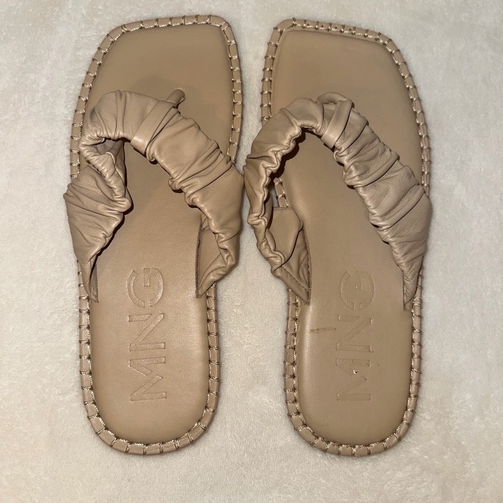 MNG Women's Beige leather flip flops Sandals - Picture 2 of 6